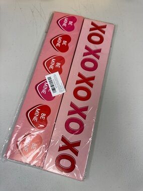 Pink 'XOXO' & 'Be Mine' Valentine bulletin board borders self adhesive decor